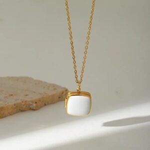 COLLAR CON DIJE RELICARIO