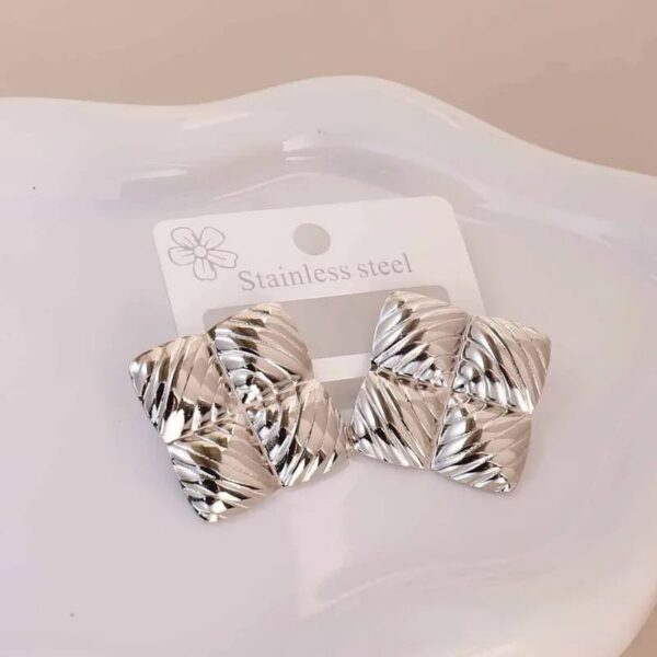 ARETES CUADRADOS PLATEADOS