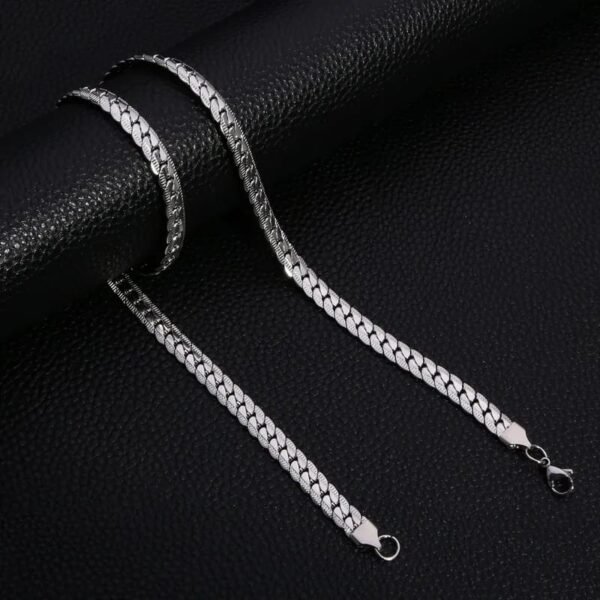 d11af6ee-24a9-48e5-b76b-d2f7070bd2dd CADENA PARA HOMBRE PLATEADA
