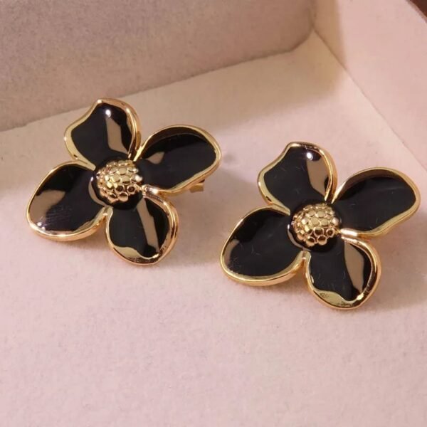 ARETES FLOR NEGRA
